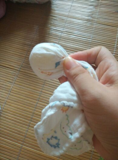 3个月宝宝吐奶怎么做,为什么二月龄宝宝会突然干咳吐奶