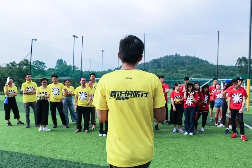 这运动会有毒！穿别人裤裆还很开心