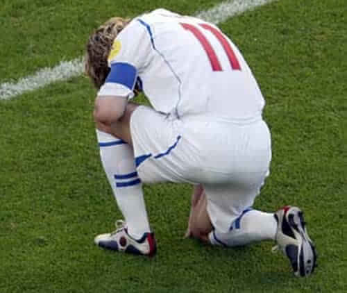 天下足球年度总结音乐,天下足球你不看足球就不会懂青春