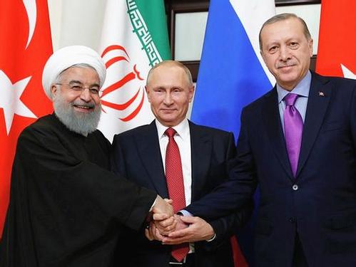 晨看*疆新**｜小伙踩警车晒照被拘；这个官员受贿2千余万获刑12年