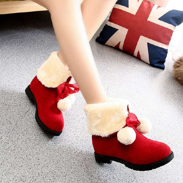 舒适百搭白色雪地靴穿搭,天气寒冷雪地靴