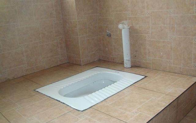 蹲便器马桶有异味怎么处理,厕所蹲便器有异味怎么去除