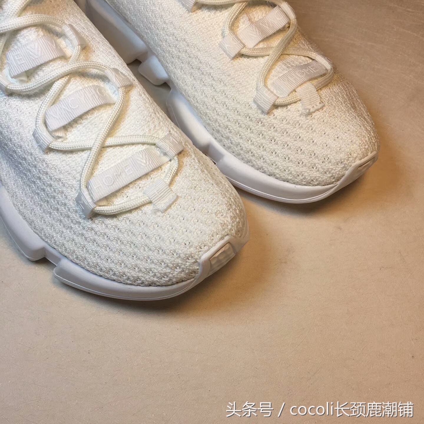 盘点那些年穿过的鞋子,袜子鞋什么时候开始流行