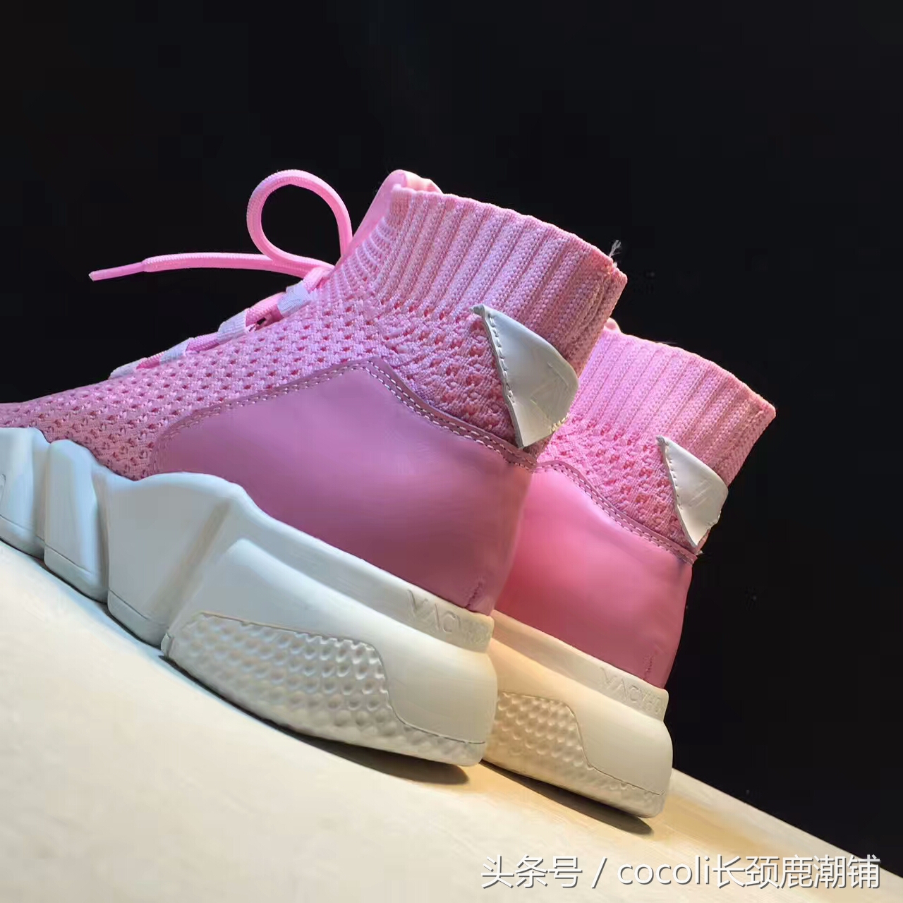 盘点那些年穿过的鞋子,袜子鞋什么时候开始流行