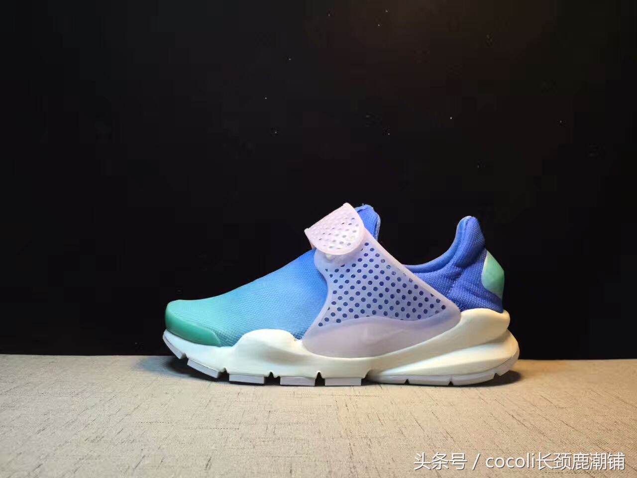 盘点那些年穿过的鞋子,袜子鞋什么时候开始流行