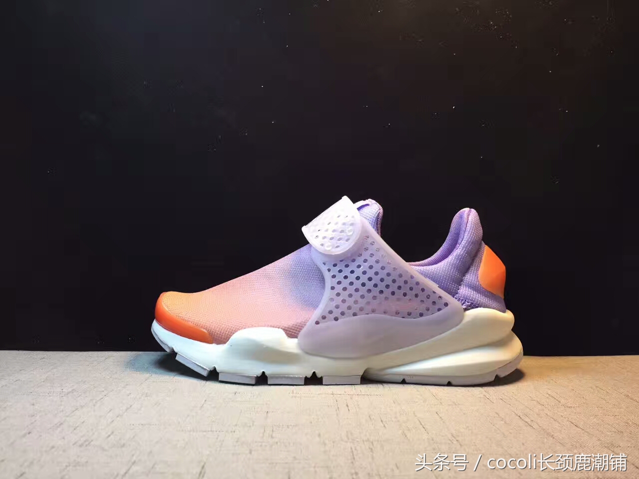 盘点那些年穿过的鞋子,袜子鞋什么时候开始流行