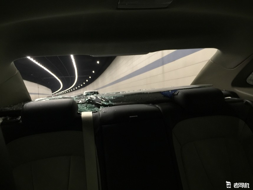 车撞到墙掉了漆该不该走保险,汽车被砸一直不报保险