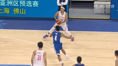 晨看*疆新**｜小伙踩警车晒照被拘；这个官员受贿2千余万获刑12年