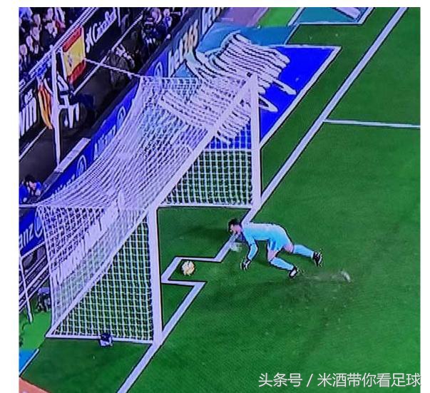 梅西被误判视频,梅西赛场上罕见生气是因为什么