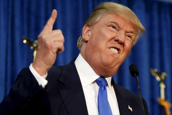 晨看*疆新**｜小伙踩警车晒照被拘；这个官员受贿2千余万获刑12年