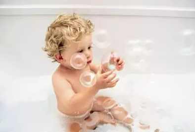 婴儿黄疸红屁屁湿疹护理,宝宝黄疸肠胀气湿疹