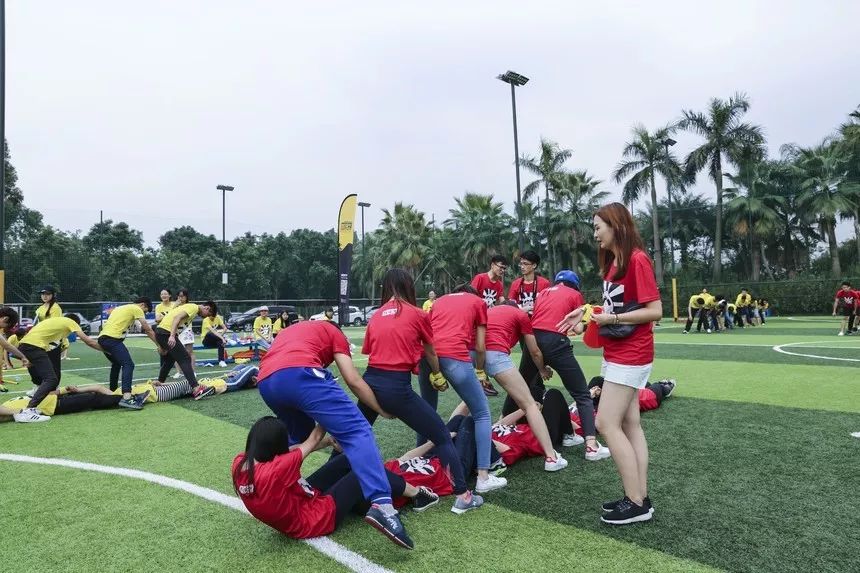 这运动会有毒！穿别人裤裆还很开心