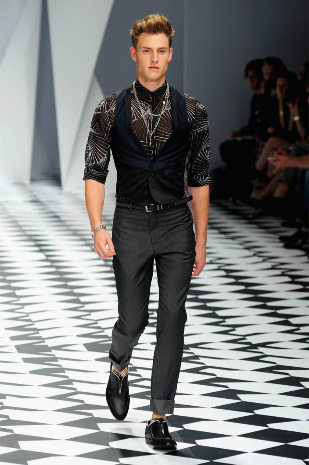 服装行业市场机会与建议,服装行业未来市场走势