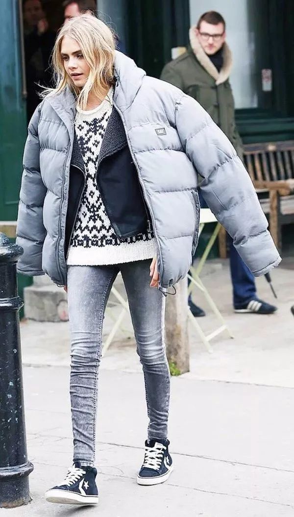 鹿晗刘昊然同款羽绒服,刘昊然中戏羽绒服机场