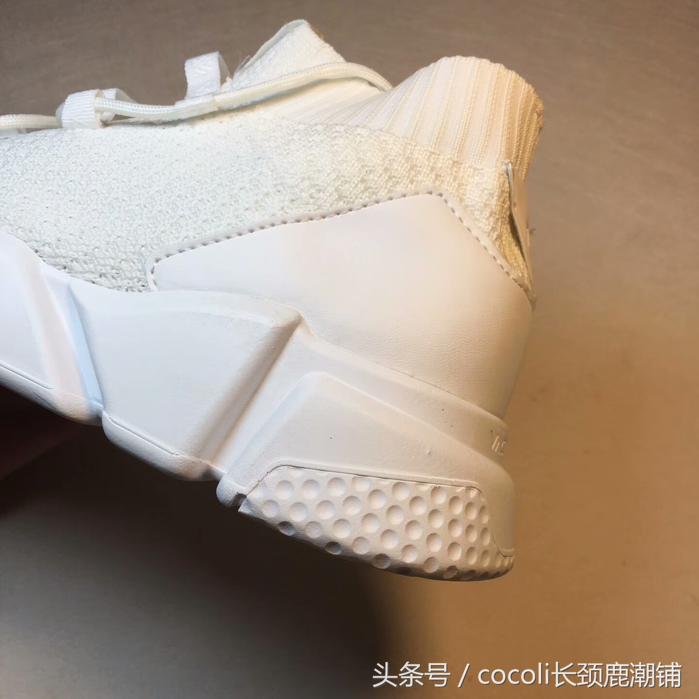 盘点那些年穿过的鞋子,袜子鞋什么时候开始流行