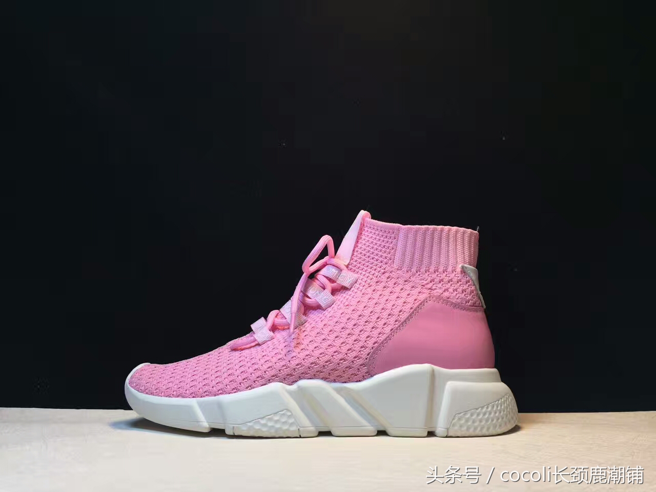 盘点那些年穿过的鞋子,袜子鞋什么时候开始流行