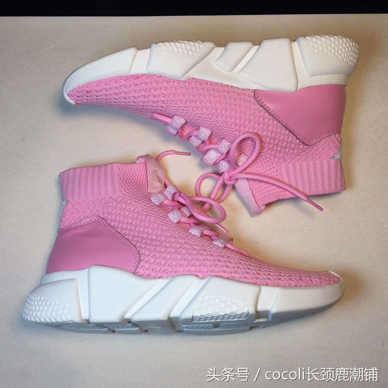 盘点那些年穿过的鞋子,袜子鞋什么时候开始流行