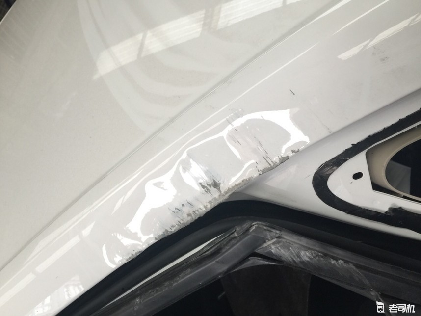 车撞到墙掉了漆该不该走保险,汽车被砸一直不报保险