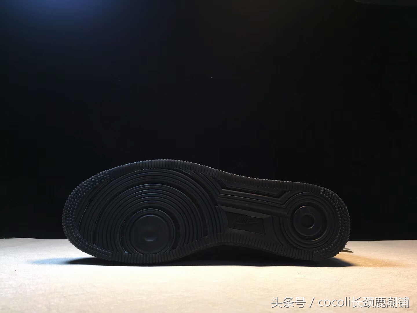 盘点那些年穿过的鞋子,袜子鞋什么时候开始流行