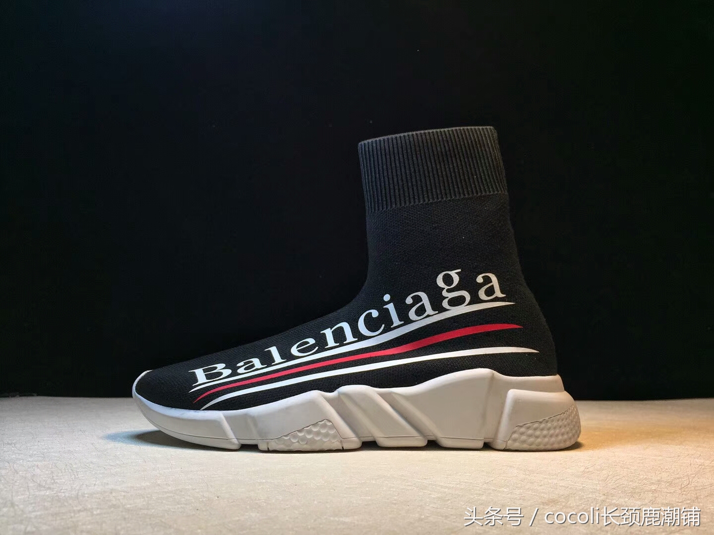 盘点那些年穿过的鞋子,袜子鞋什么时候开始流行