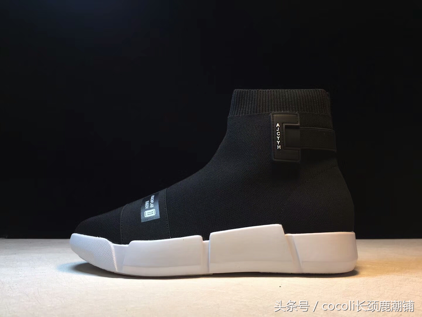 盘点那些年穿过的鞋子,袜子鞋什么时候开始流行