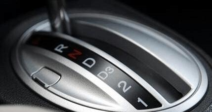 自动挡的车行驶中挂n挡会怎么样,哈弗h2自动挡挂不了挡怎么回事