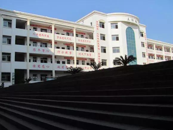 新建二中报道,江西省新建二中最新图片