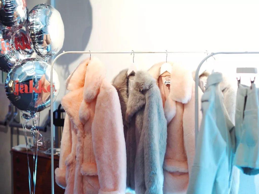 穿羽绒服如何不显胖,穿羽绒服减肥