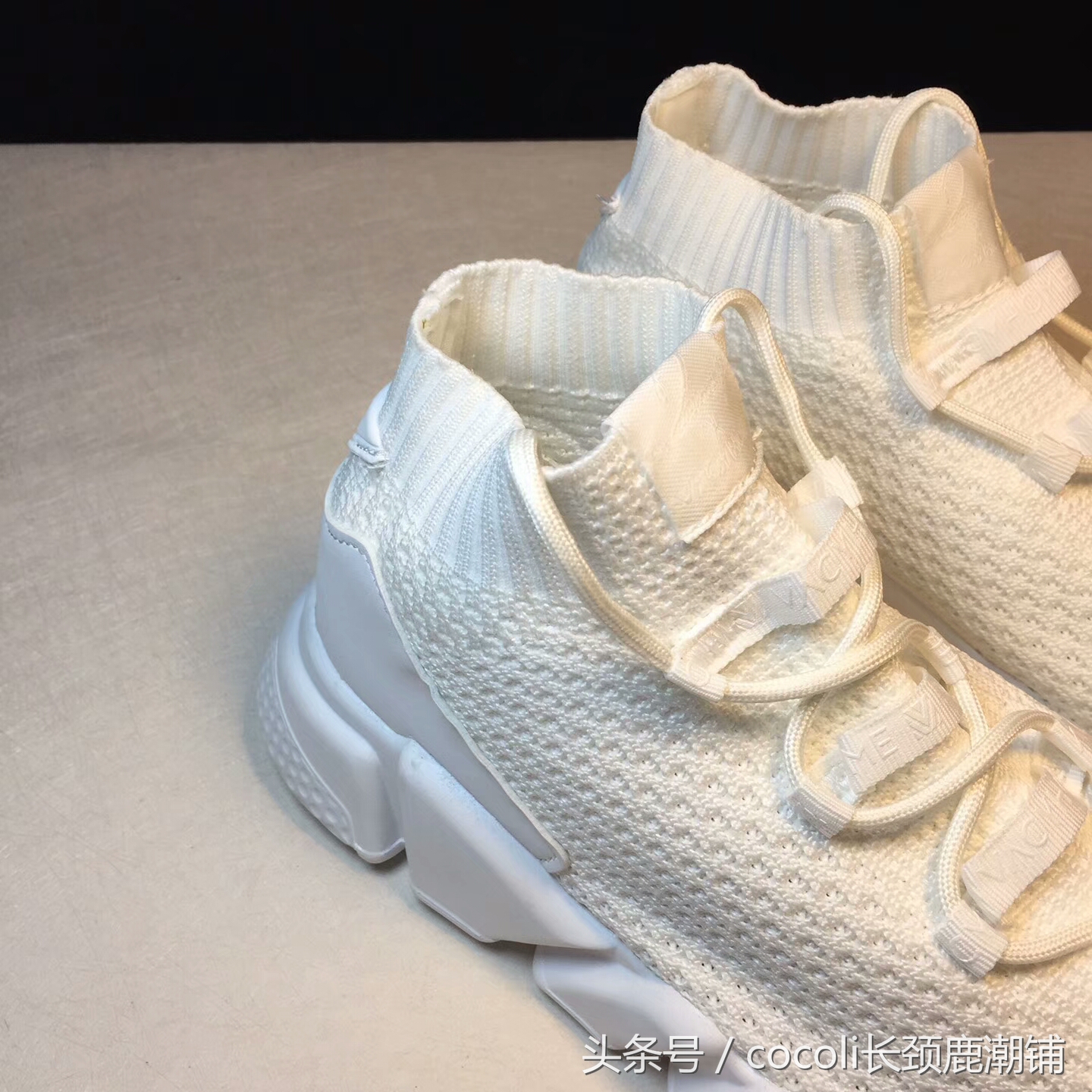 盘点那些年穿过的鞋子,袜子鞋什么时候开始流行