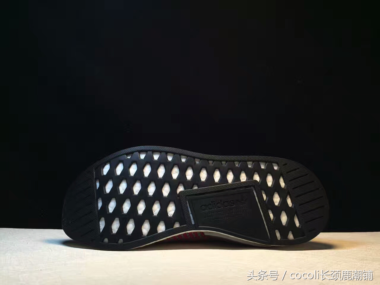 盘点那些年穿过的鞋子,袜子鞋什么时候开始流行