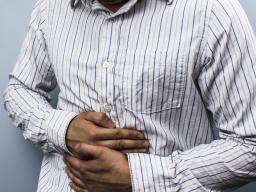 埃索美拉唑镁肠溶片副作用最大吗,埃索美拉唑镁肠溶片饭后吃可以吗