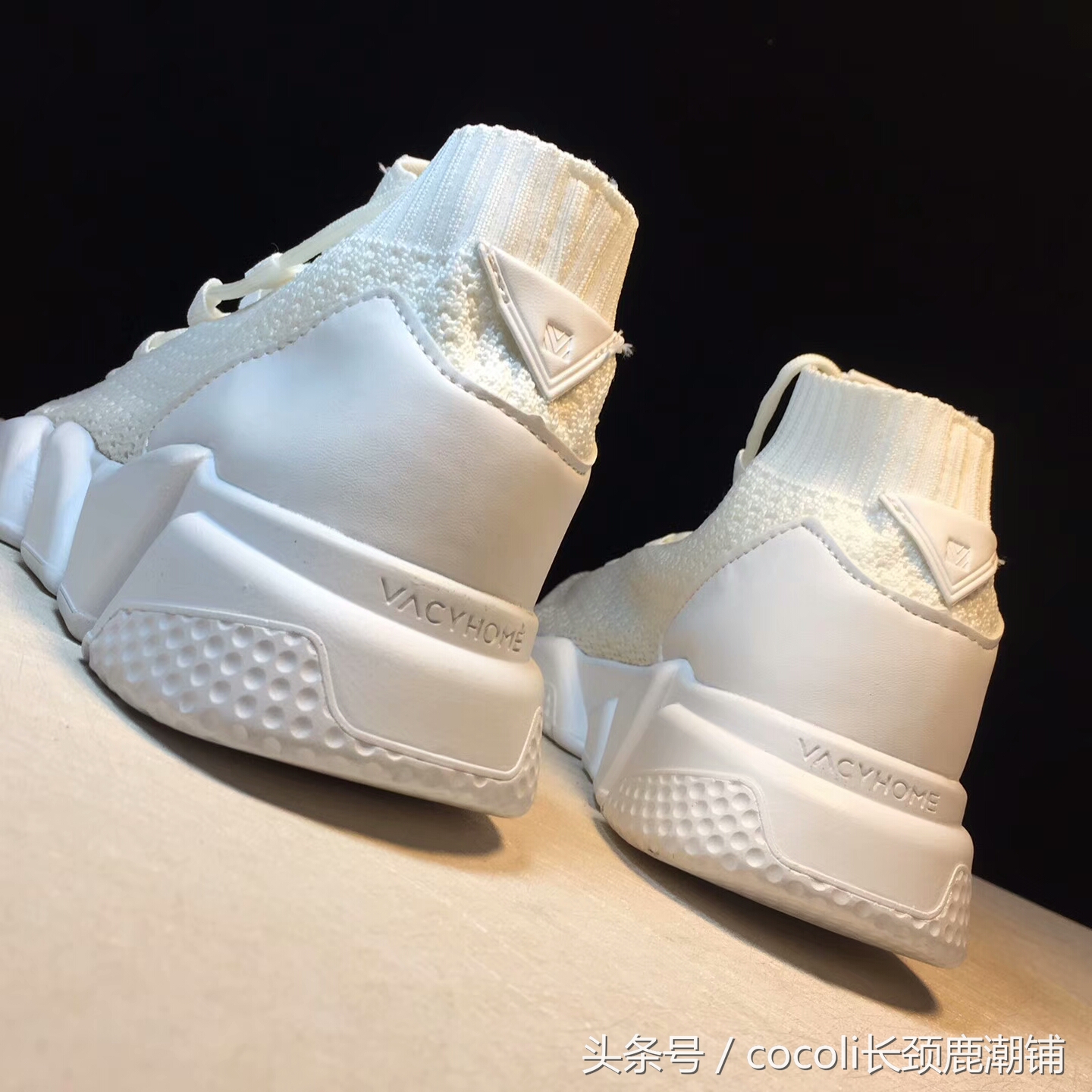 盘点那些年穿过的鞋子,袜子鞋什么时候开始流行