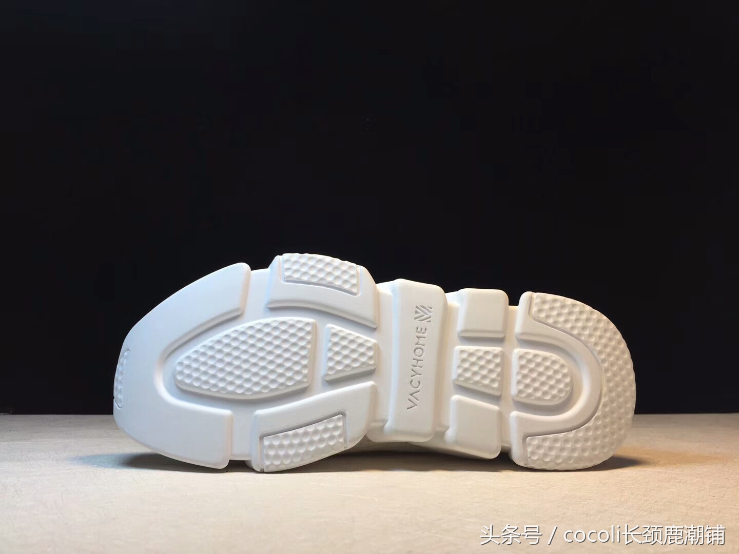 盘点那些年穿过的鞋子,袜子鞋什么时候开始流行