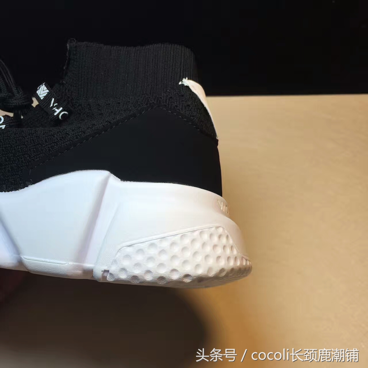 盘点那些年穿过的鞋子,袜子鞋什么时候开始流行