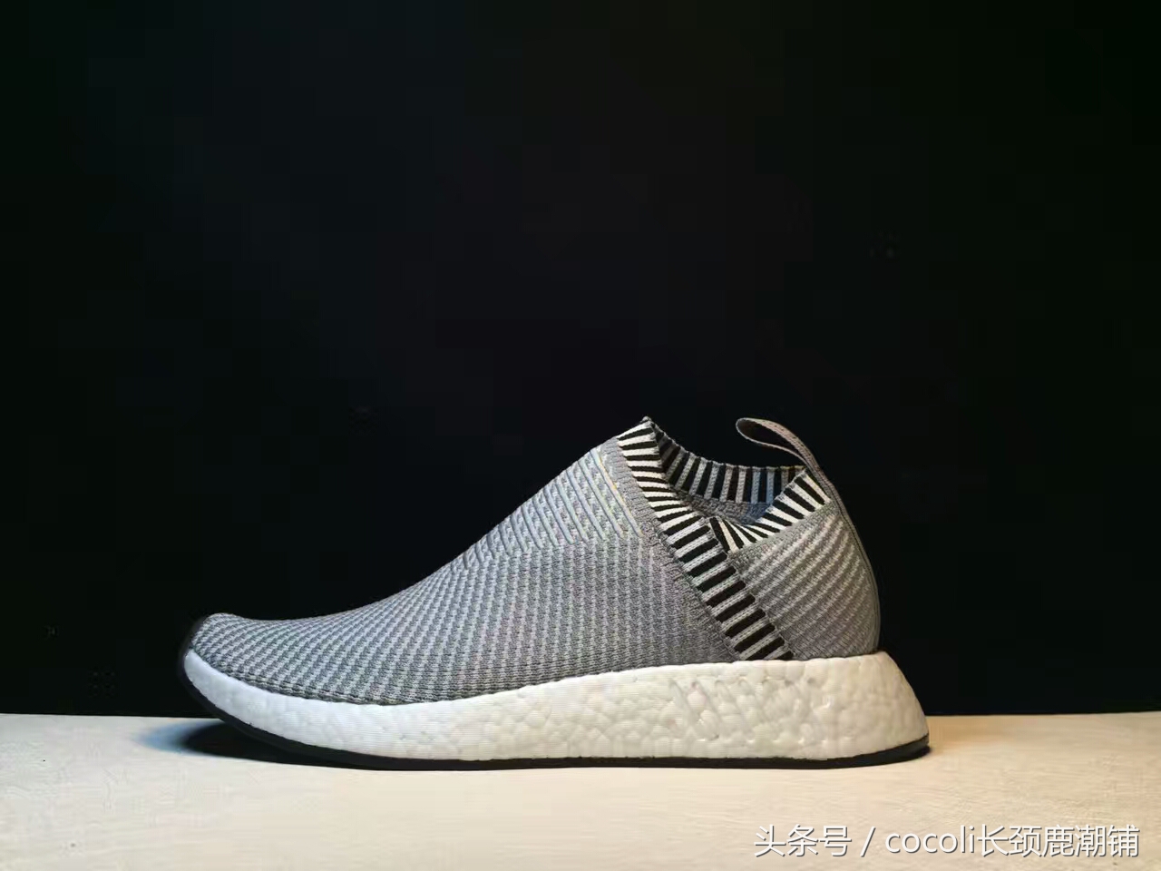 盘点那些年穿过的鞋子,袜子鞋什么时候开始流行