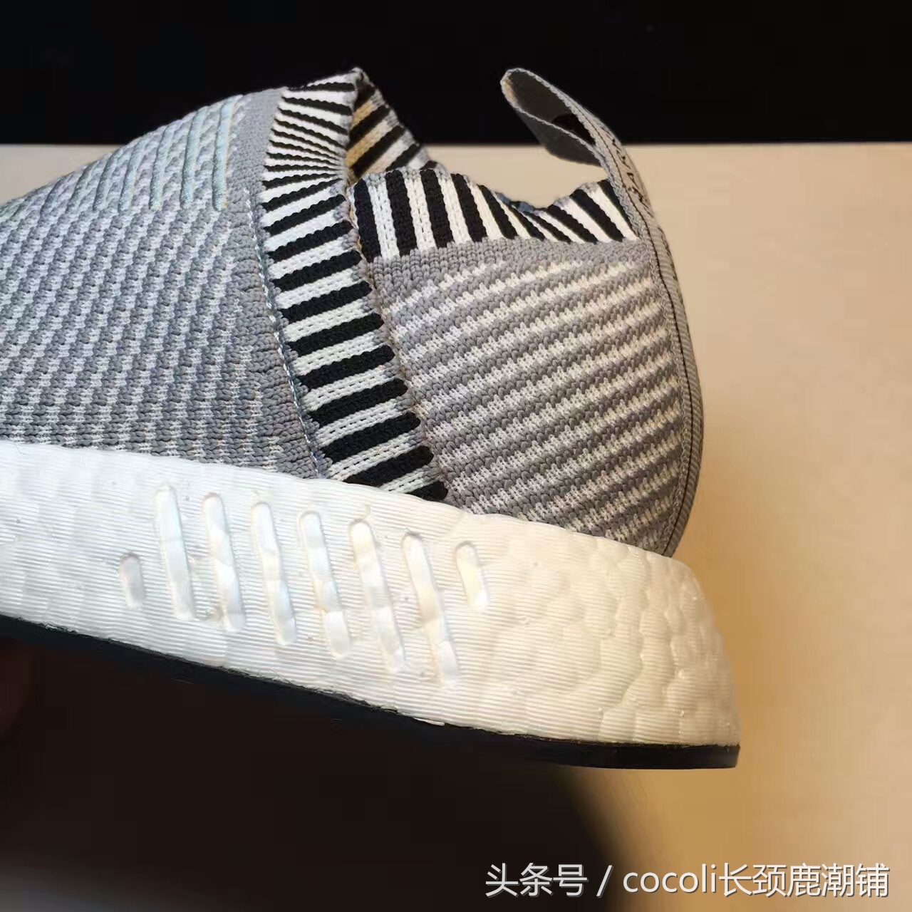 盘点那些年穿过的鞋子,袜子鞋什么时候开始流行