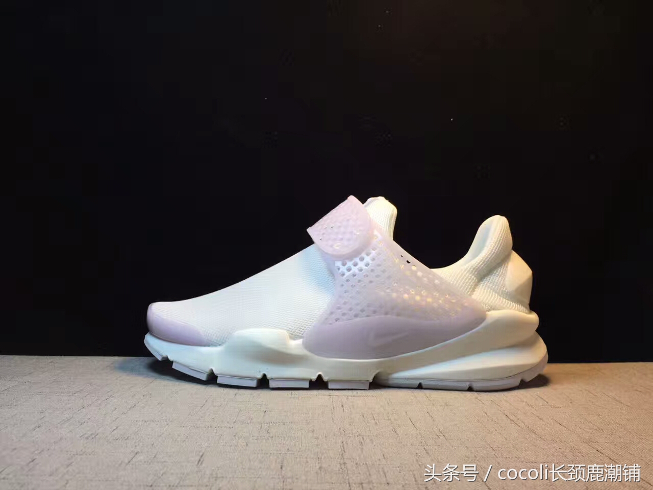 盘点那些年穿过的鞋子,袜子鞋什么时候开始流行