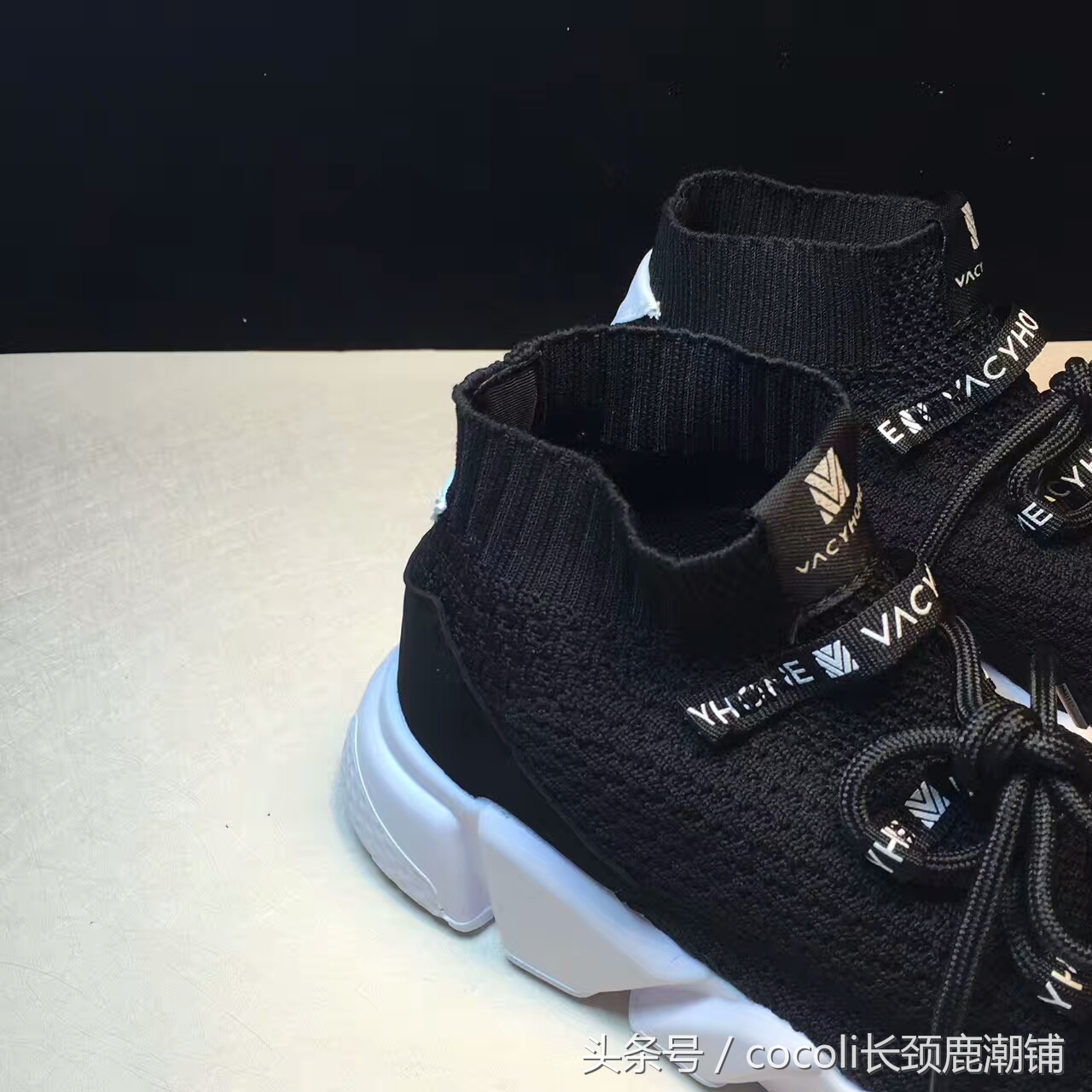 盘点那些年穿过的鞋子,袜子鞋什么时候开始流行