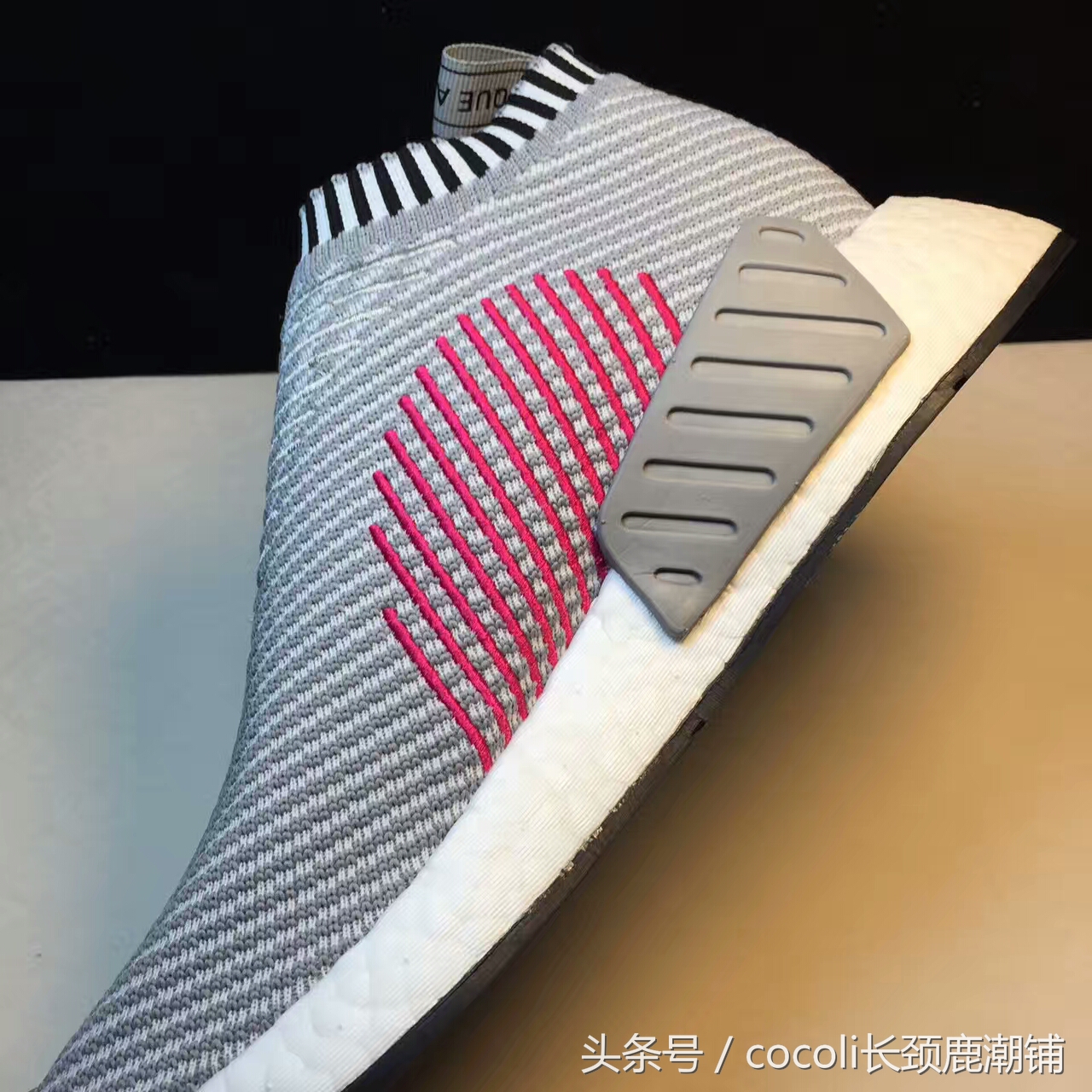 盘点那些年穿过的鞋子,袜子鞋什么时候开始流行