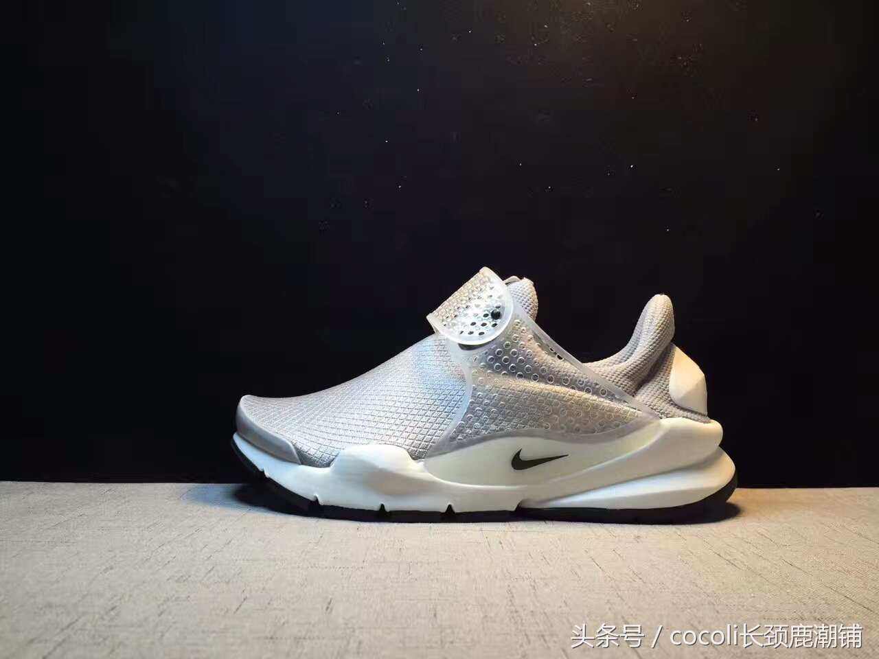 盘点那些年穿过的鞋子,袜子鞋什么时候开始流行