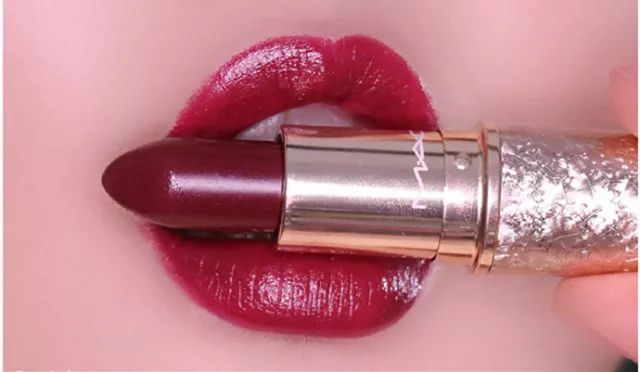 秋冬必入的5支口红显白显气质,勃艮第红口红适合什么肤色