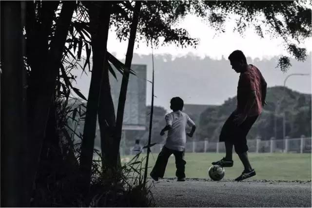 足球富有激情,足球既有激情也有温度