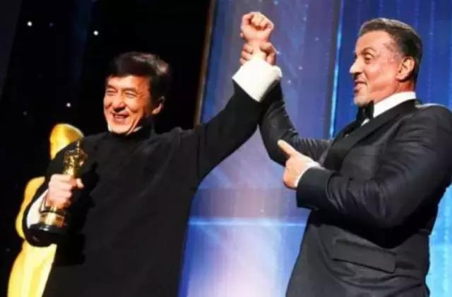 歪果仁看中国情侣用功夫打架,歪果仁听说中国人都会功夫