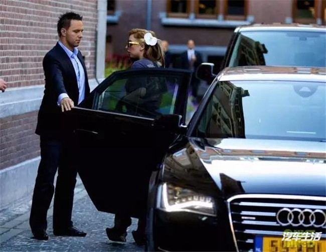 昔日影视明星，如今社会菁英，看奥迪A8的华丽变身