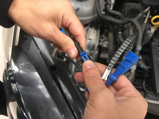 雪莱特氙气大灯安装,上班换灯泡