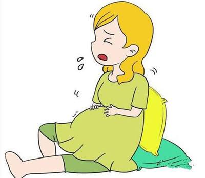 如何区分漏尿和羊水早破？发生羊水早破这3点错误做法，不可不知