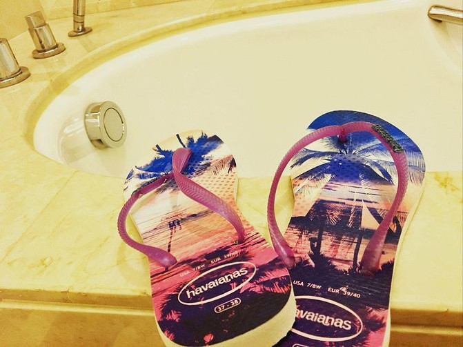 邂逅美丽椰城海口自由行攻略,海南岛自驾游摘椰子