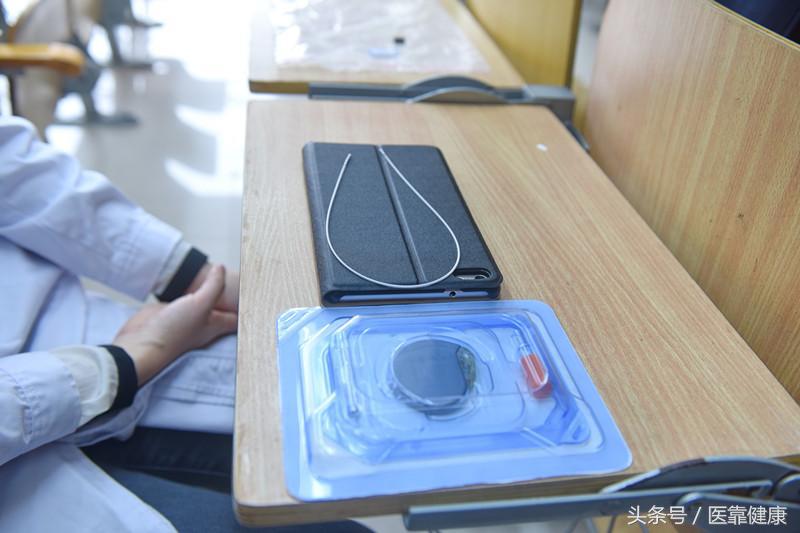 大脑植入电极治疗帕金森,帕金森治疗植入电极