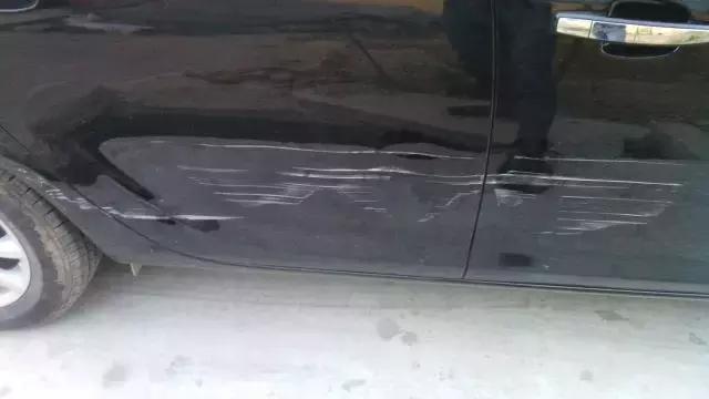 爱车有轻微划痕怎么处理,爱车有轻微的擦痕怎么办