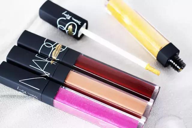 抛弃那些超级美的官方宣传图，圣诞限量还值不值得买？